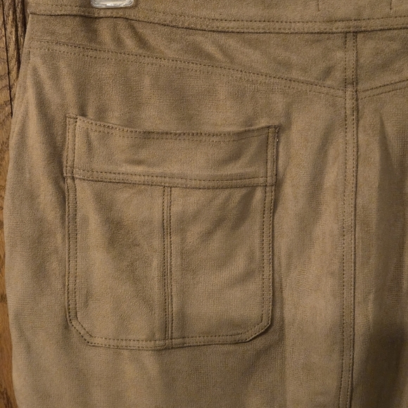 Liz Claiborne Tan Faux Suede Knee-Length Pencil Skirt Cargo Style Women size 10 - Picture 8 of 16